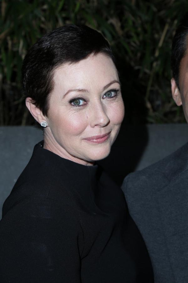 Se ha enfrentado al cáncer de mama y se ha encargado de contar cada uno de los pasos en su recuperación. A través de sus redes sociales, Shannen ha explica cómo el tratamiento produce cambios en el cuerpo como la caída del cabello.