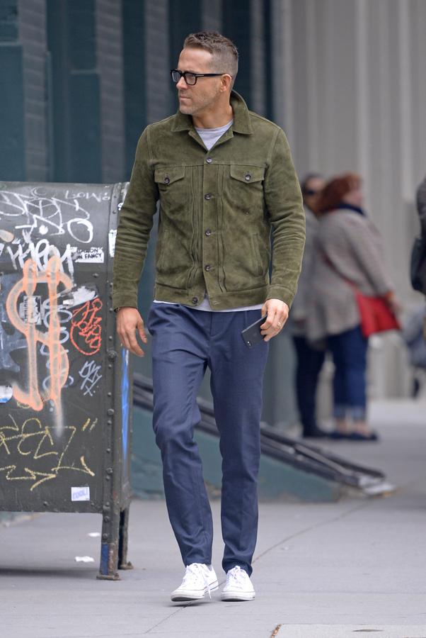 Ryan Reynolds nos gusta porque su 'casual chic' es tan perfecto como el de su mujer, Blake Lively.