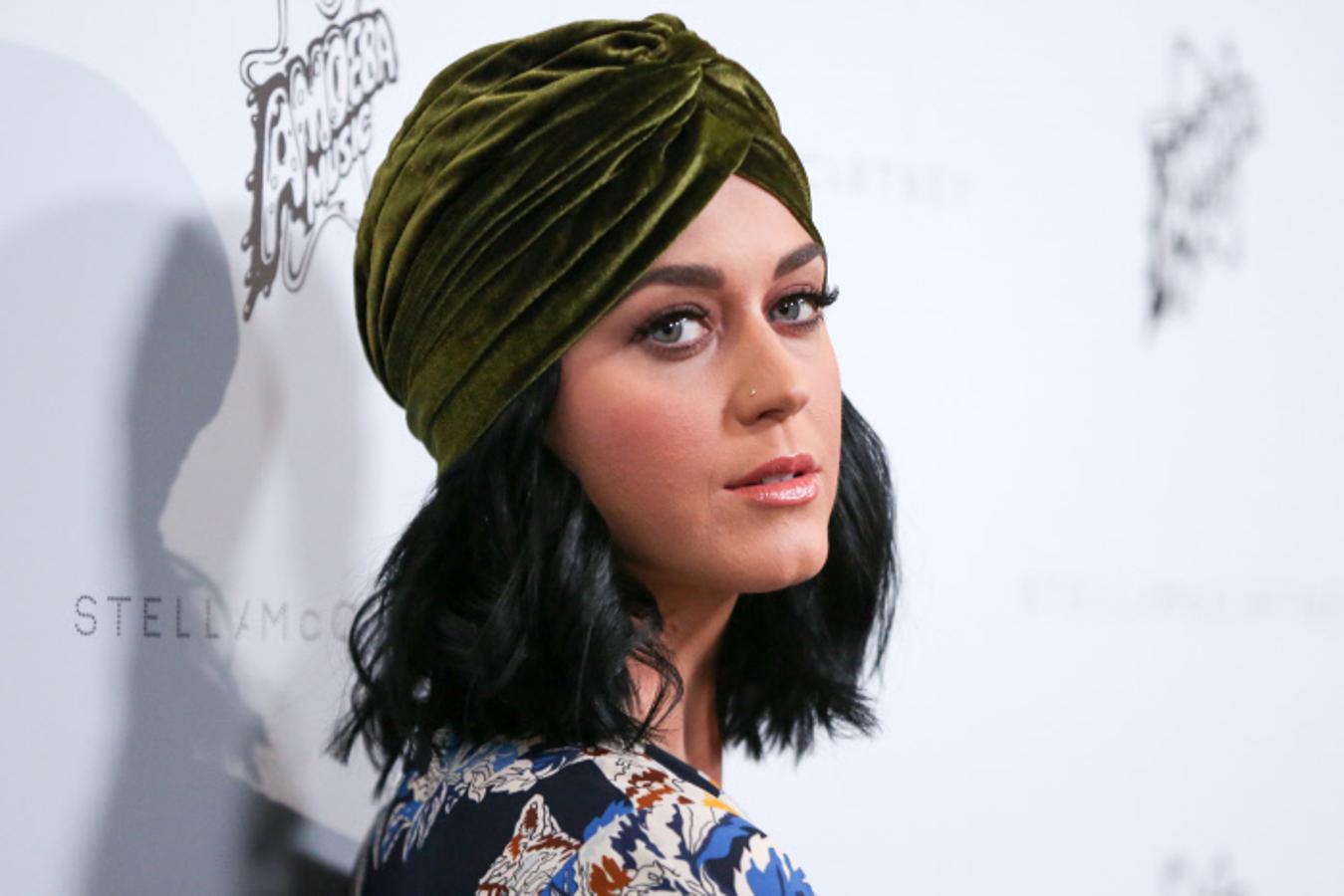 Aunque tiene cara de niña buena, su estilo es de todo menos convencial. Cuando pensamos en Katy Perry, la imagen que se nos viene a la cabeza es algo así como...