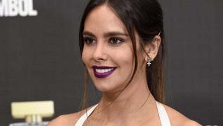 Fotos: El look de Cristina Pedroche: cómo no llevar un vestido blanco