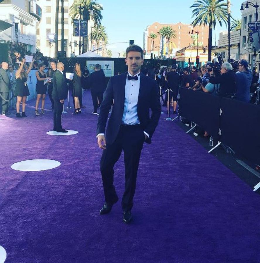 Aquí donde me veis con esta planta y este porte, soy un chico tímido.