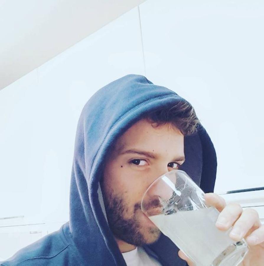 No sé si será cosa del éxtasis, pero yo no salgo del asombro de tu fascinación. Yo, mientras tantos, me bebo el zumo rápido no vaya a ser que además de que te enamores se le vayan las vitaminas.