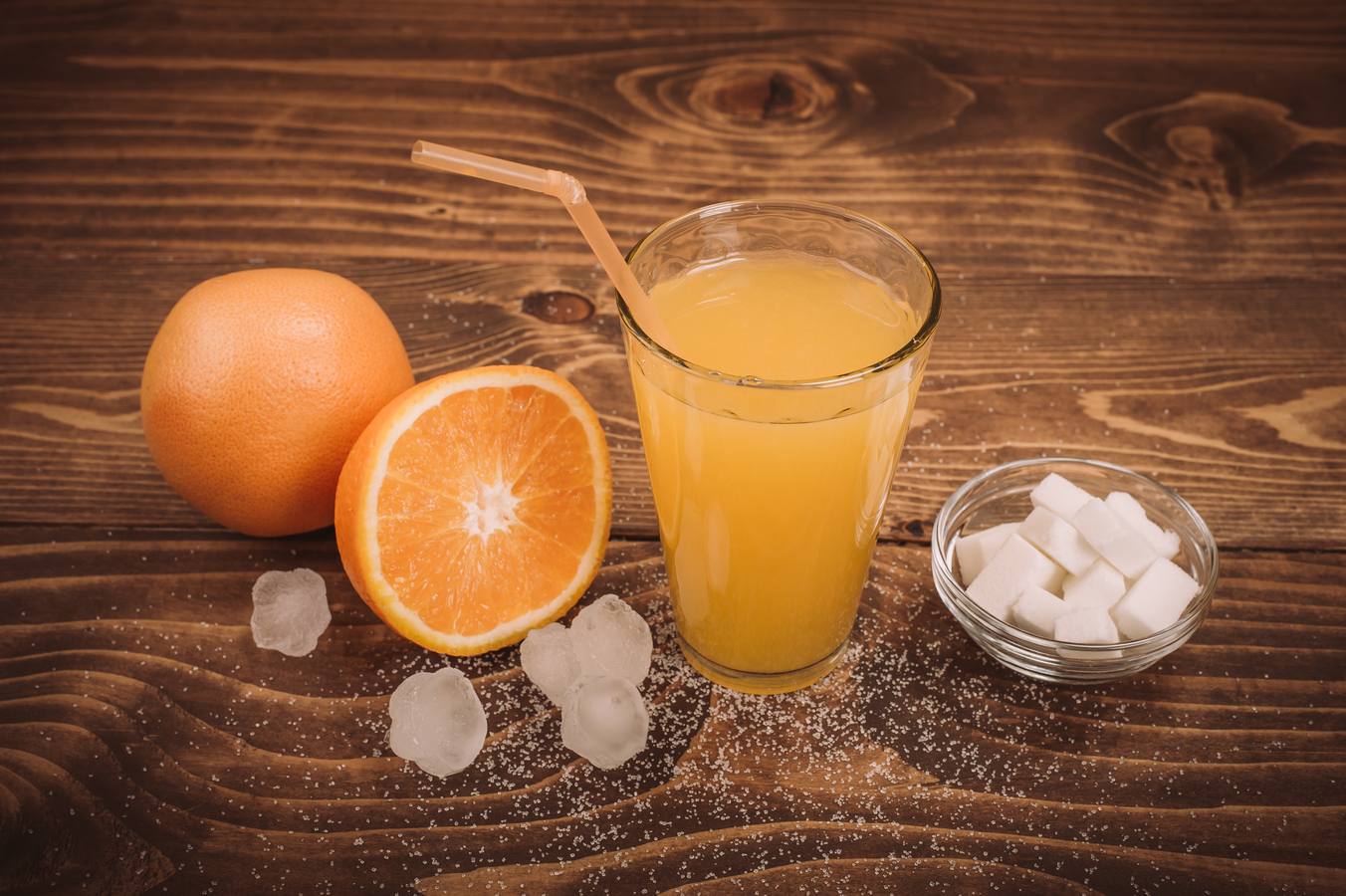 El índice glucémico del zumo de frutas con azúcar es de 90, según la lista de alimentos de Montignac.