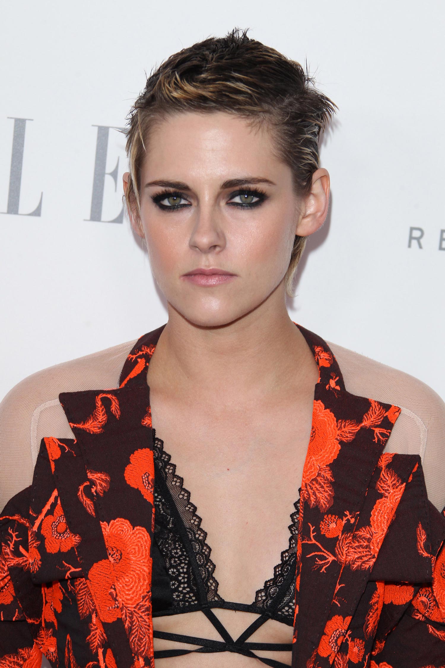 Kristen es vegana desde su adolescencia es incluso usa su imagen para apoyar causas que protegen a los animales.