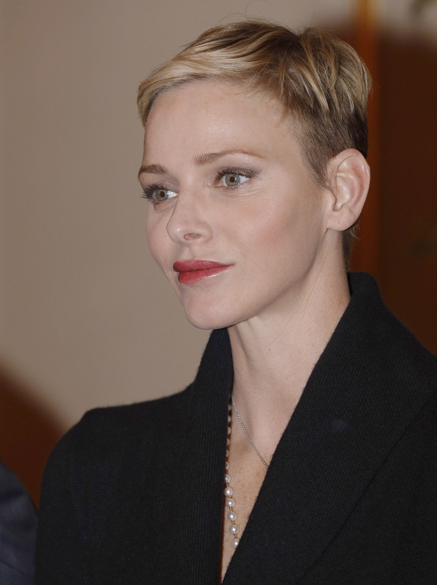 En 2015, meses después de convertirse en madre, Charlene arriesgó con un corte de pelo pixie que le daba una imagen bastante masculina.