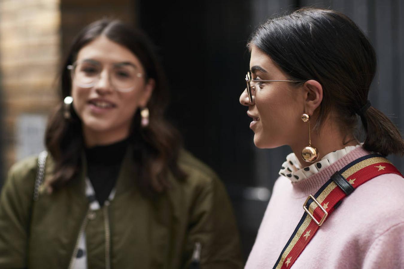 Con esferas metálicas