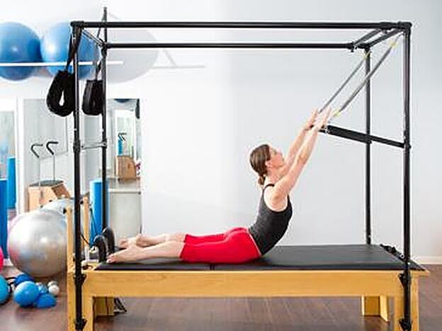 El cadillac o trapecio es otra de las máquinas que se usan en pilates.