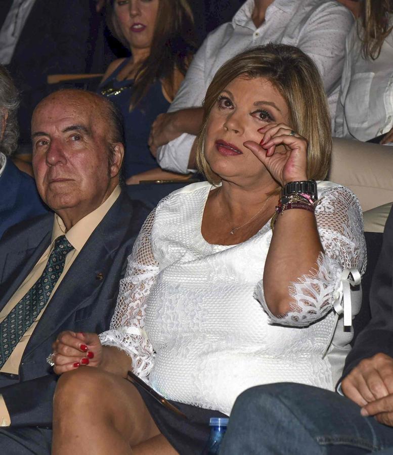 Fue nombrado hijo predilecto de su ciudad en el mismo acto que María Teresa Campos. En la imagen, junto a Terelu Campos.