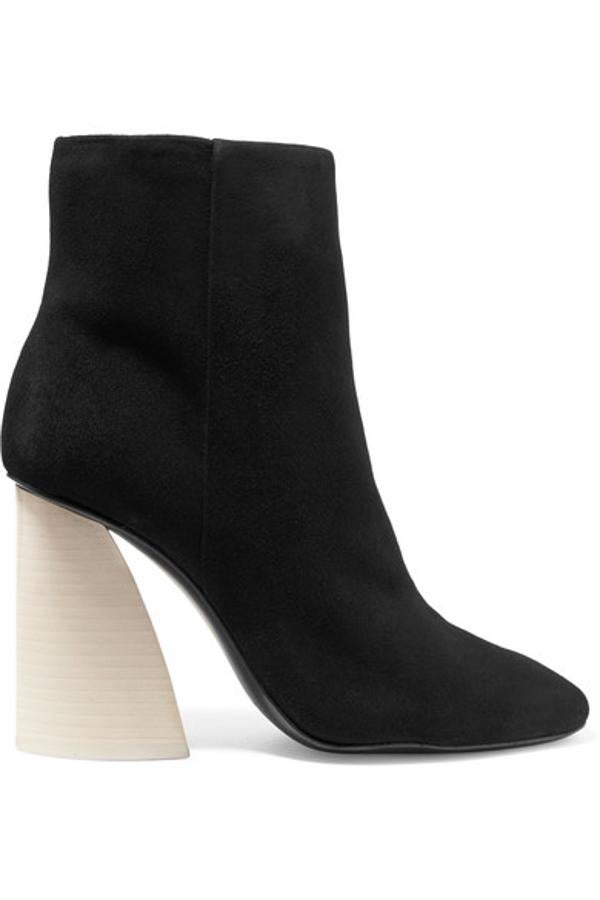 Botines negros con tacón blanco y asimétrico Mercedes Castillo. Precio sin descuento: 530 euros.