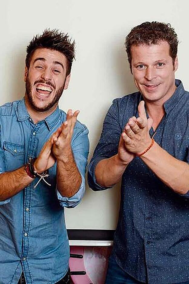 "Mi padre me veía más como futbolista y mi madre como cantante. Y salió cantante. Las mujeres siempre ganan".