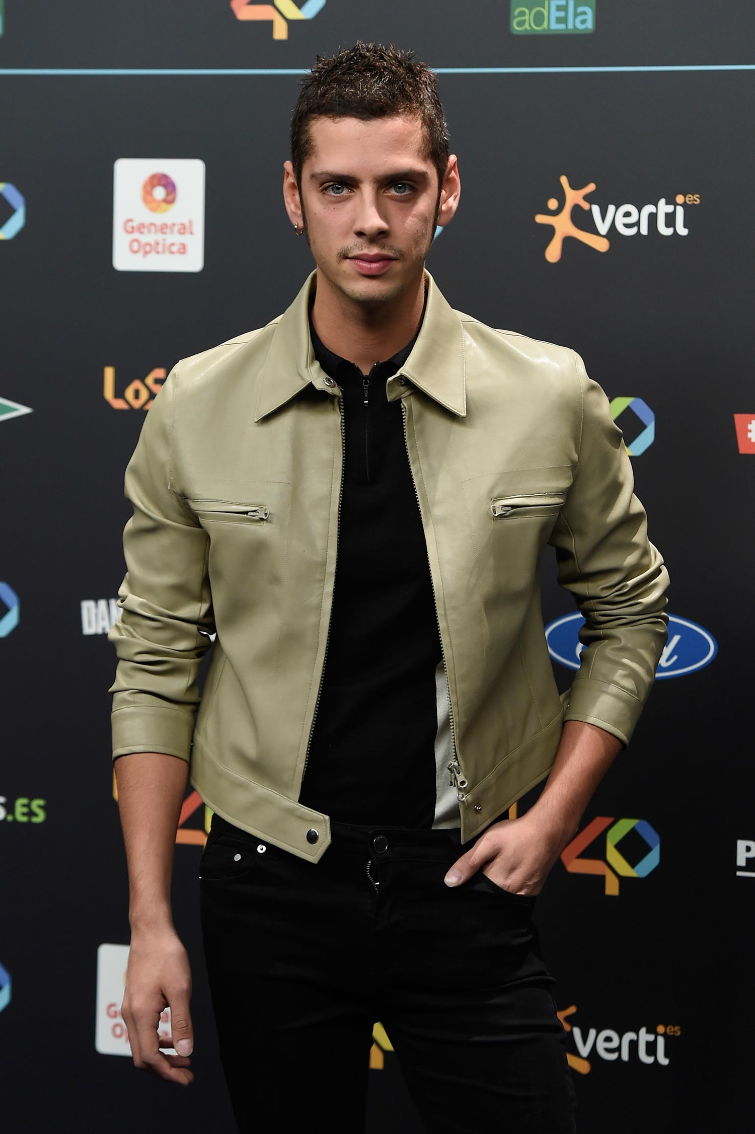 El actor Eduardo Casanova, que entregó un premio.