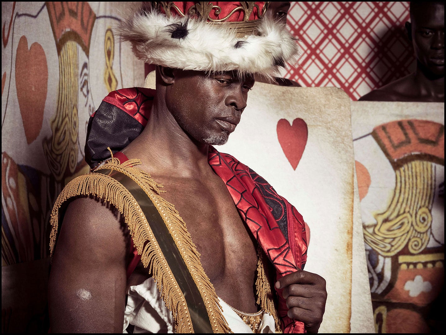 El actor Djimon Hounsou protagoniza al Rey de Corazones.