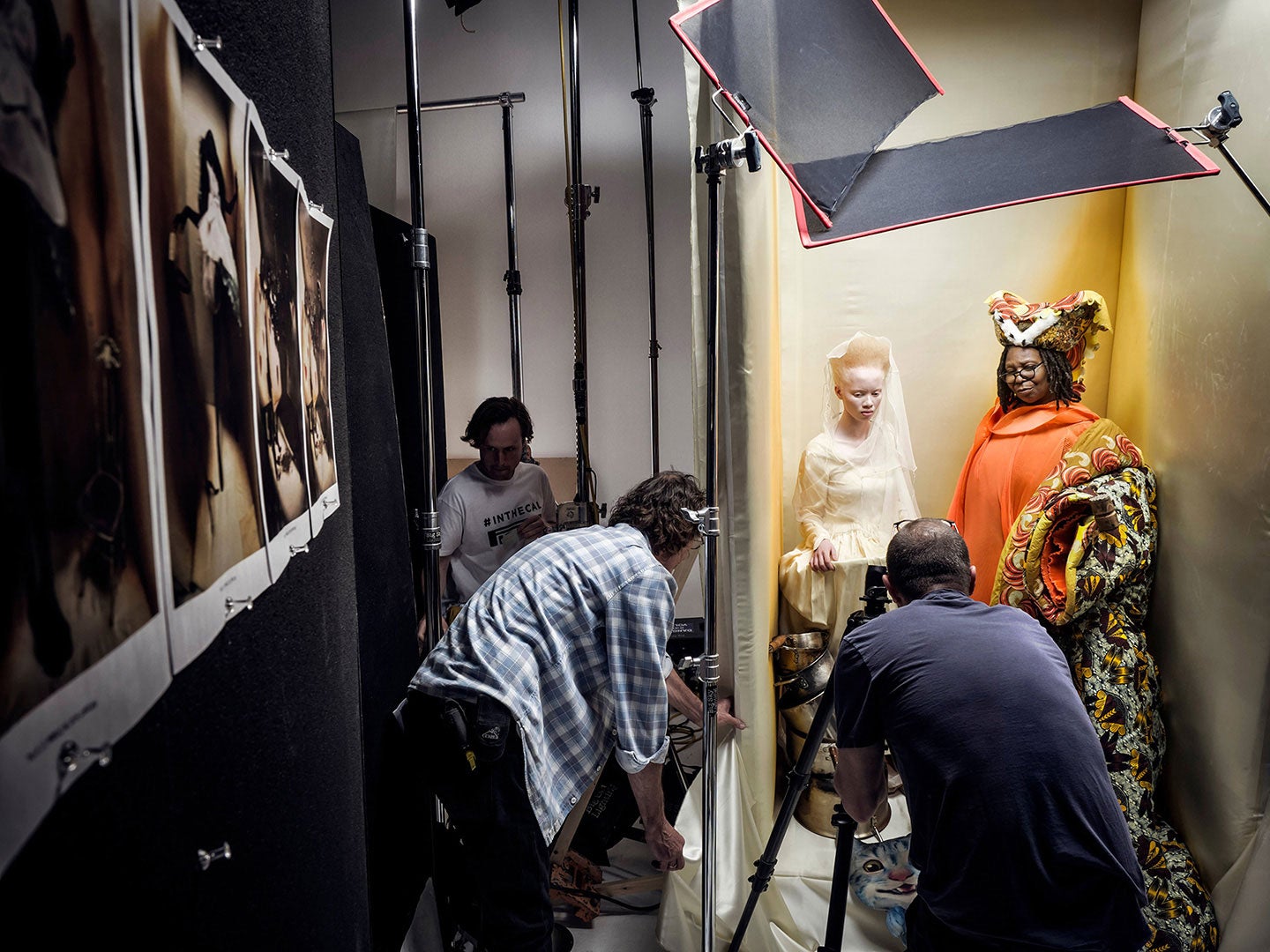 Detrás de las cámaras, así se hizo la fotografía de Whoopi Goldberg y Thando.