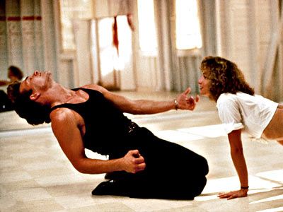 'Dirty Dancing'. Te hace sentir, moverte en el asiento y vivir cada una de las apasionantes escenas de sus protagonistas. Un experto profesor de baile y una adolescente inocente que se dejan llevar.