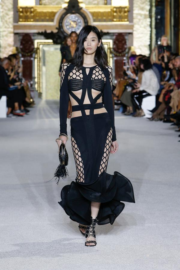 Cristina Pedroche ha dicho que quería presumir de abdominales durante la retransmisión de las campanadas, y con este vestido de Balmain lo haría...