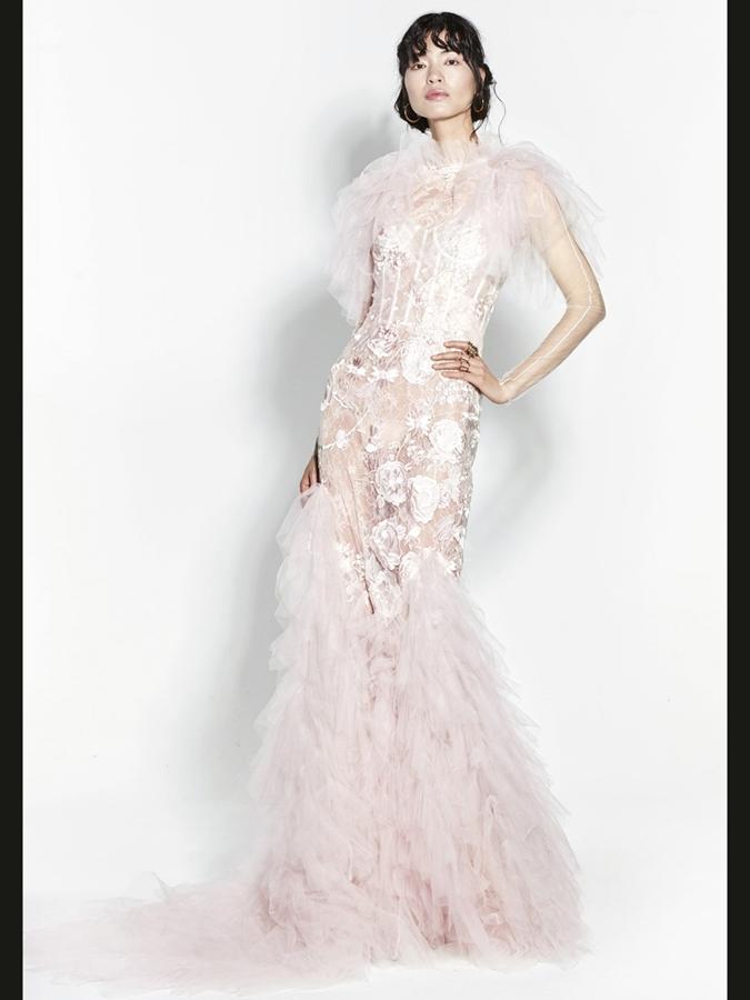 También nos imaginamos a Cristina Pedroche con este sexy vestido de YolanCris durante las campanadas de Fin de Año.