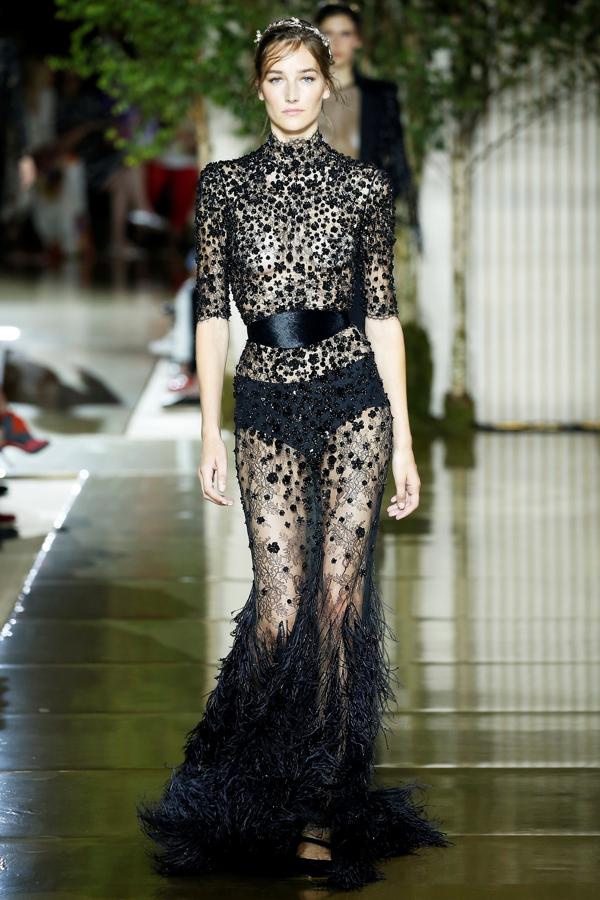 Con este diseño con transparencias, bordados joya y plumas de Zuhair Murad, Cristina Pedroche estaría espectacular.