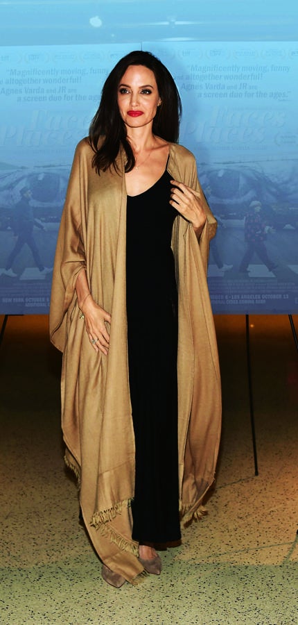 La actriz Angelina Jolie se resistió al acoso de Weinstein y a los 21 años decidió no trabajar más con él.