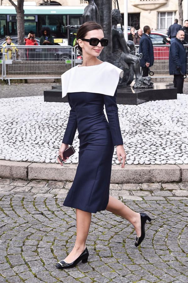 Desde entonces, han pasado 50 años y sigue siendo un icono que lucen actrices y modelos como Emily Ratajkowski.