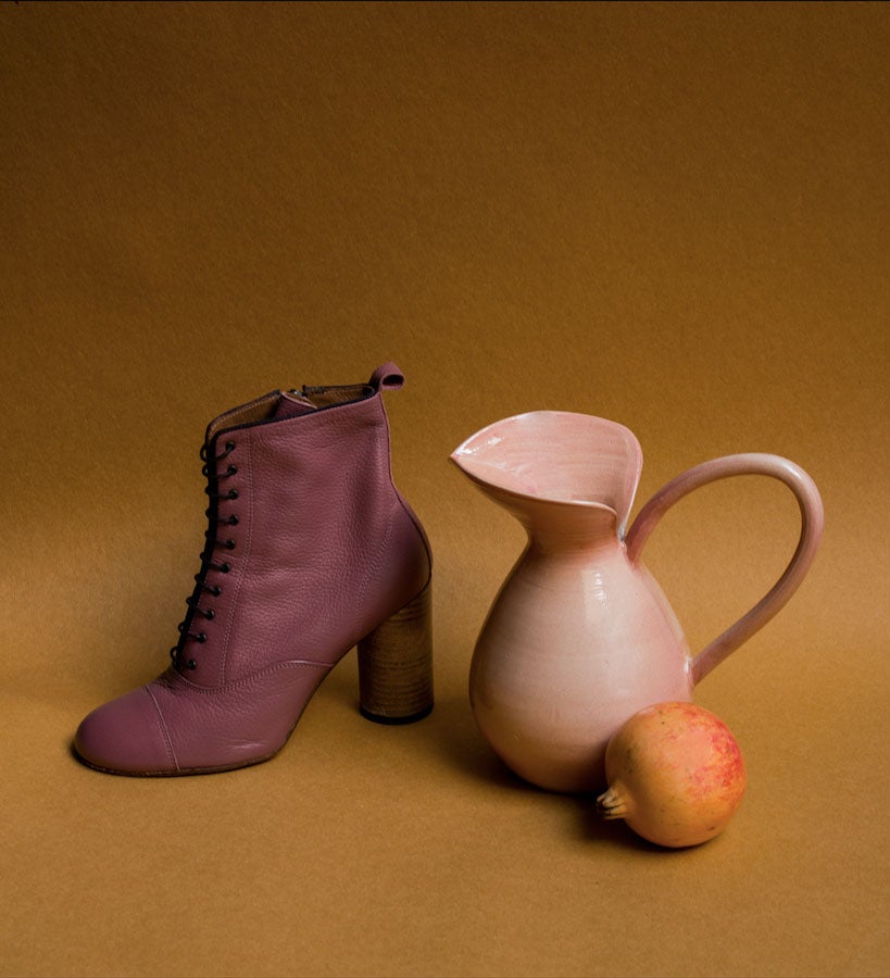 La firma Med Winds ha iniiado una colaboración con la casa barcelonesa de cerámica Parament, que ha creado una selección de objetos cotidianos inspirados en la colección otoño/invierno. ¿Su punto de partida? El surrealismo de Dalí y Gala, y la Costa Brava.