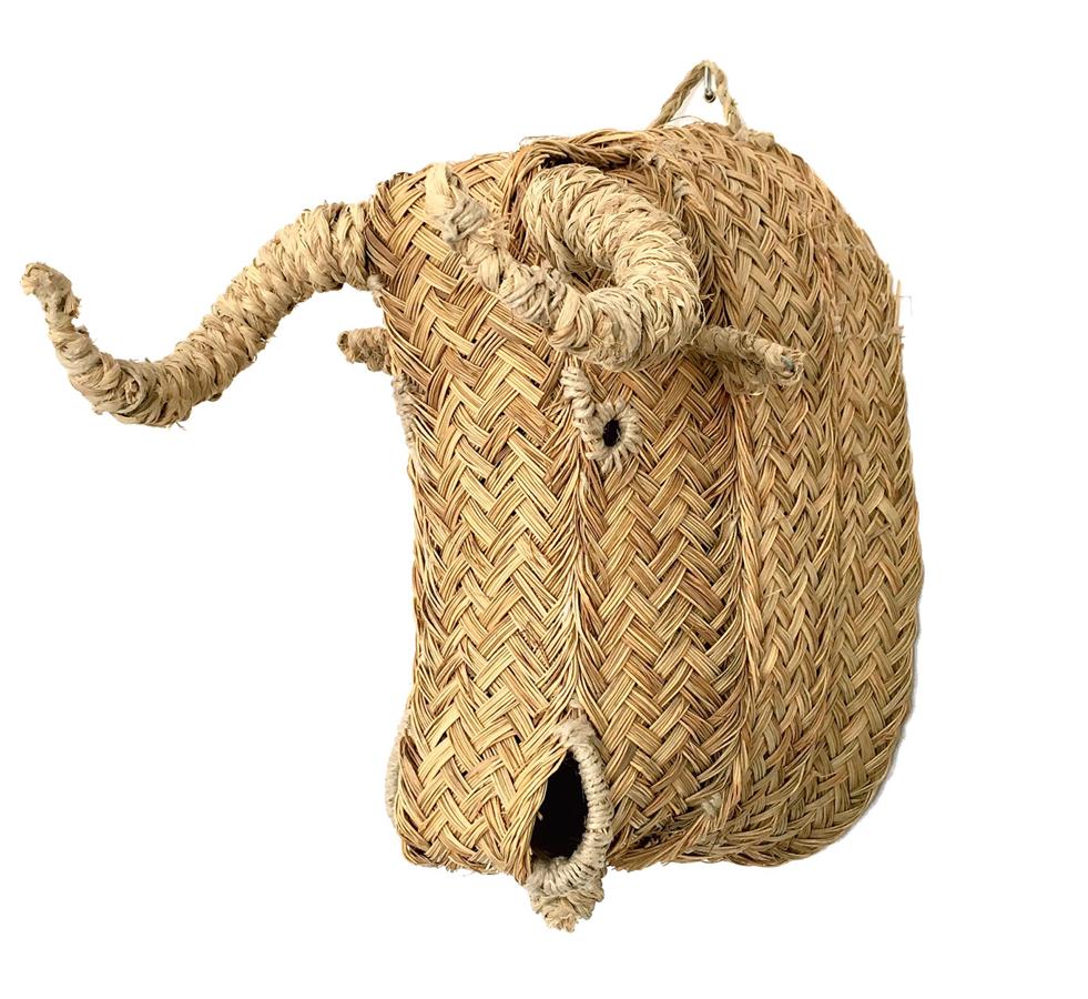 Una de las fabulosas obras de Javier S. Medina, hecha en esparto.