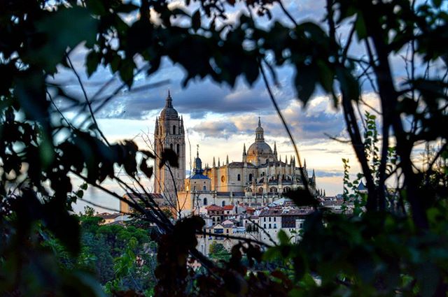 @lashuellasdehermes. A estas chicas periodistas les encanta la fotografía y decidieron abrirse la cuenta en Instagram para juntar los destinos que cada una de ellas ha visitado y de esta forma animar a sus seguidores a conocer los lugares más bonitos de Europa.
