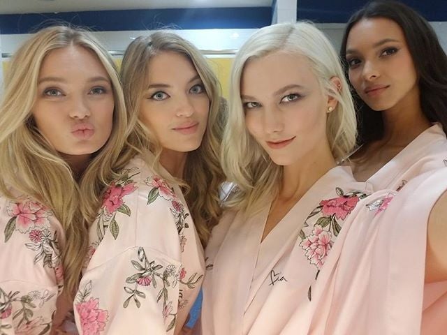 Karlie Kloss junto a Romee Strijd, Marta Hunt y Lais Ribeiro. Foto: Instagram de Karlie Kloss.