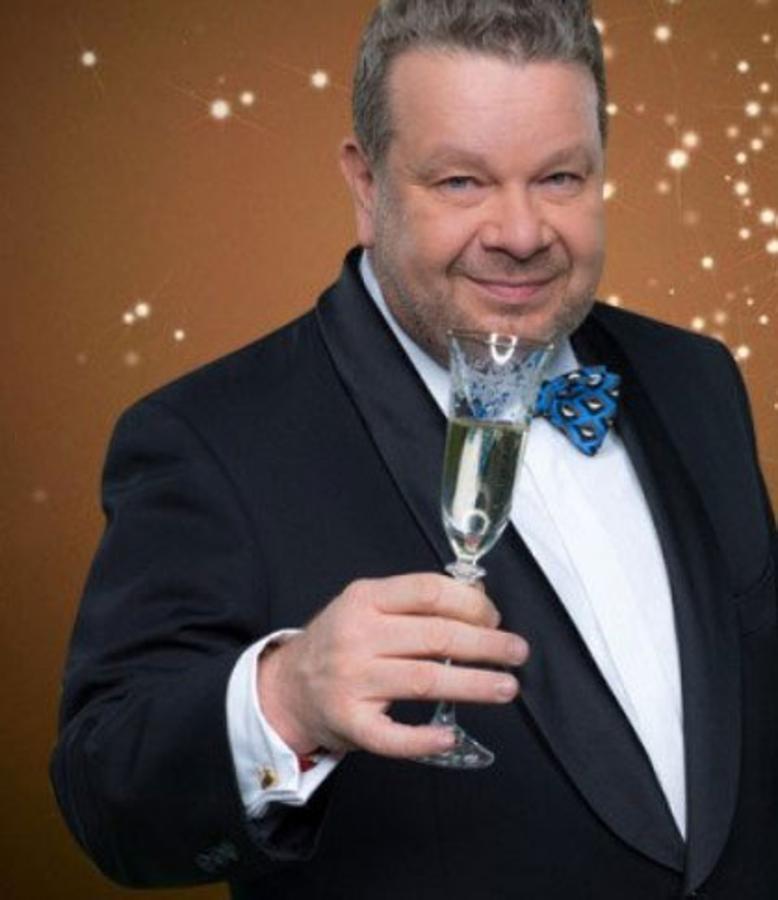 Antena 3 vuelve a apostar este año por el chef Chicote y por la joven presentadora dados los buenos resultados de los pasados años.