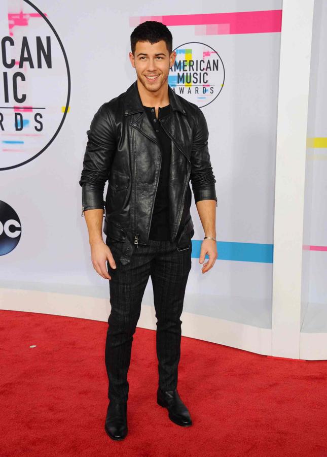 Con tan solo 13 años le diagnosticaron la enfermedad. El cantante ha reconocido que al principio fue duro pero que luego aprendió a vivir con ella y a controlar su glucosa de forma diaria.