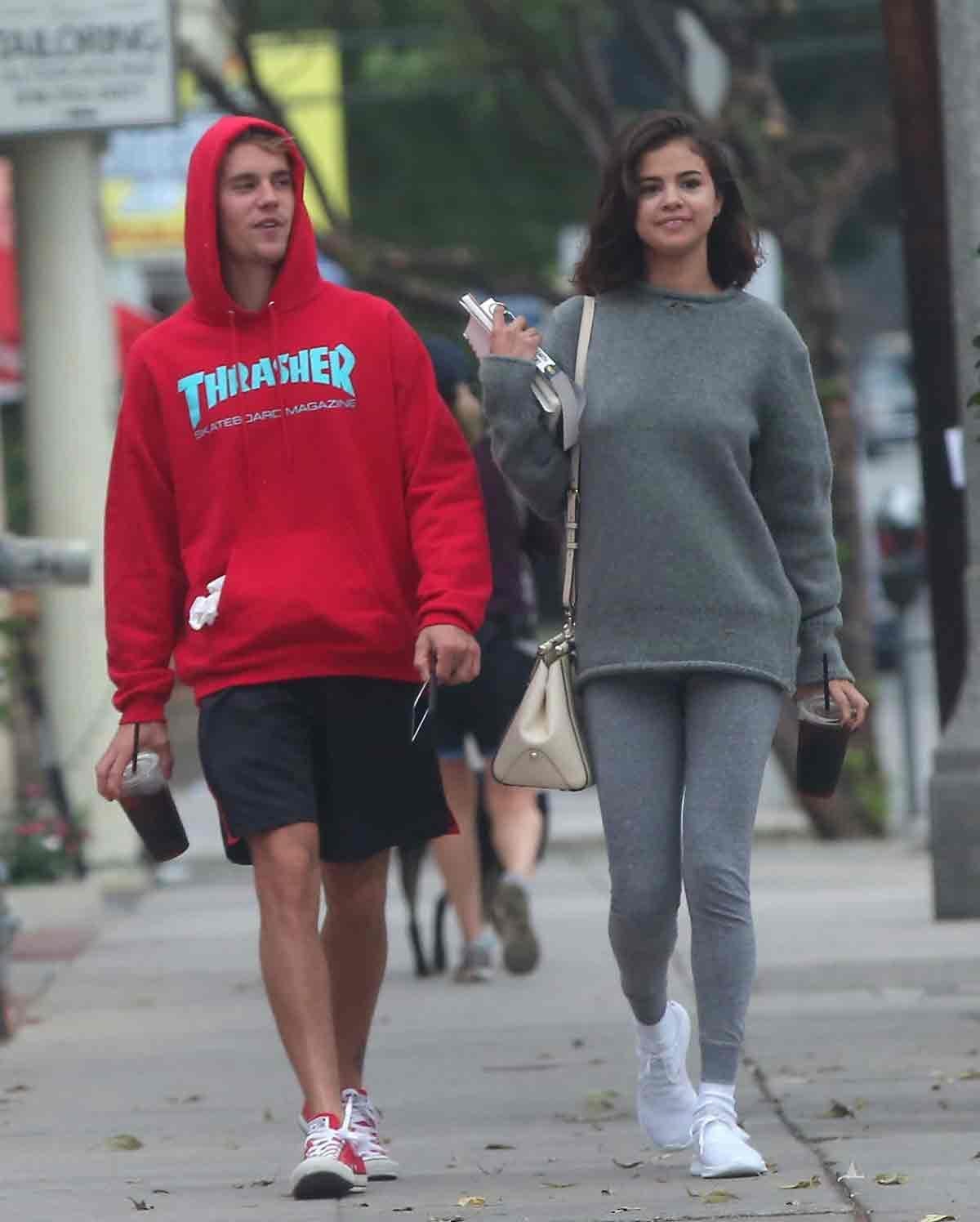 Una de las últimas parejas en incorporarse a esta lista es la formada por Justin Bieber y Selena Gomez. Tras un par de años en los que han intentado olvidarse el uno de la otra, han decidido darse una nueva oportunidad.