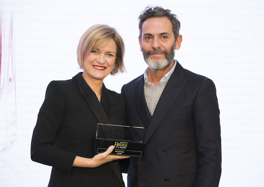 El ganador del premio belleza Mujerhoy a la mejor Fragancia mujer fue Mon Guerlain de GUERLAIN. Recoge el Premio: Anna Rodríguez de Lázaro, Directora de Marketing de Guerlain.