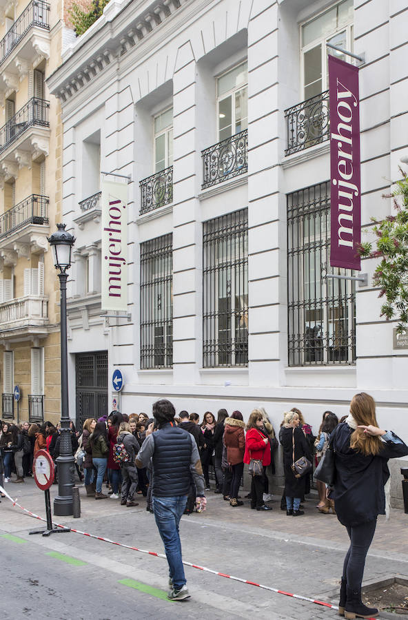 El Beauty Day de Mujerhoy ha vuelto a ser un éxito y cientos de personas hicieron cola antes de que se abrieran las puertas del Palacio de Neptuno.