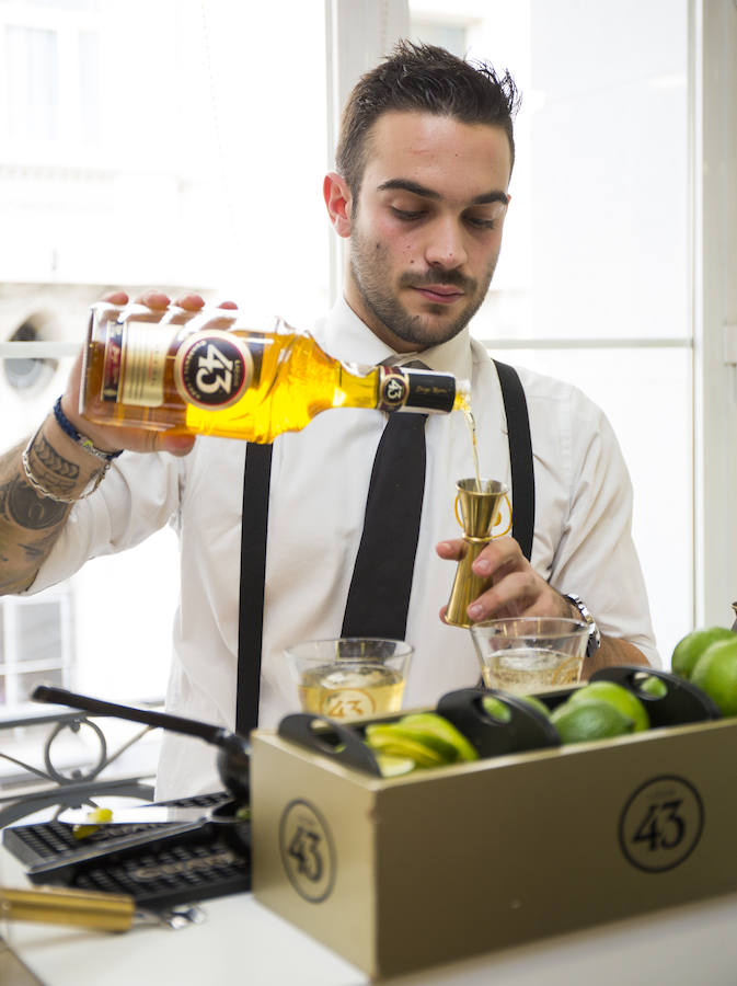 Licor 43 preparó dos cócteles estupendos para nuestras lectoras que tuvieron mucho éxito.