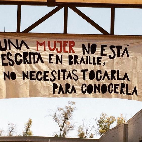 'Una mujer no está escrita en braile. No necesitas tocarla para conocerla'.