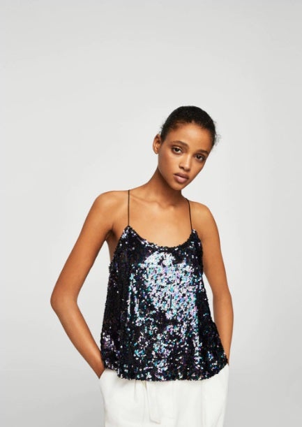 Top de lentejuelas de Mango: 25,99 euros.