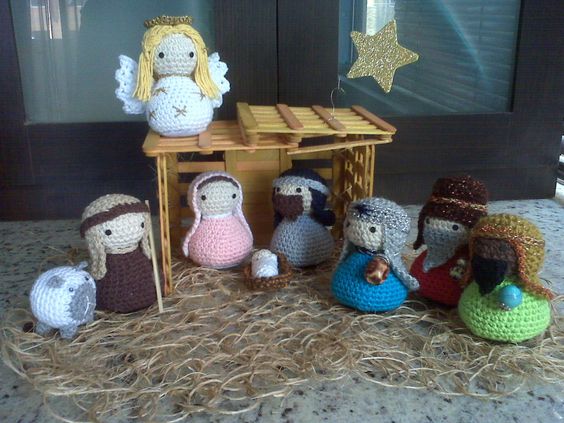 ¡No queremos que te falten ideas! Por eso te traemos otro de los modelos con punto y tejidos para que puedas tomar ideas de formas y modelos. Si te fijas, los minipalés están hechos con pequeños palitos de helado. ¡Todo te puede servir!