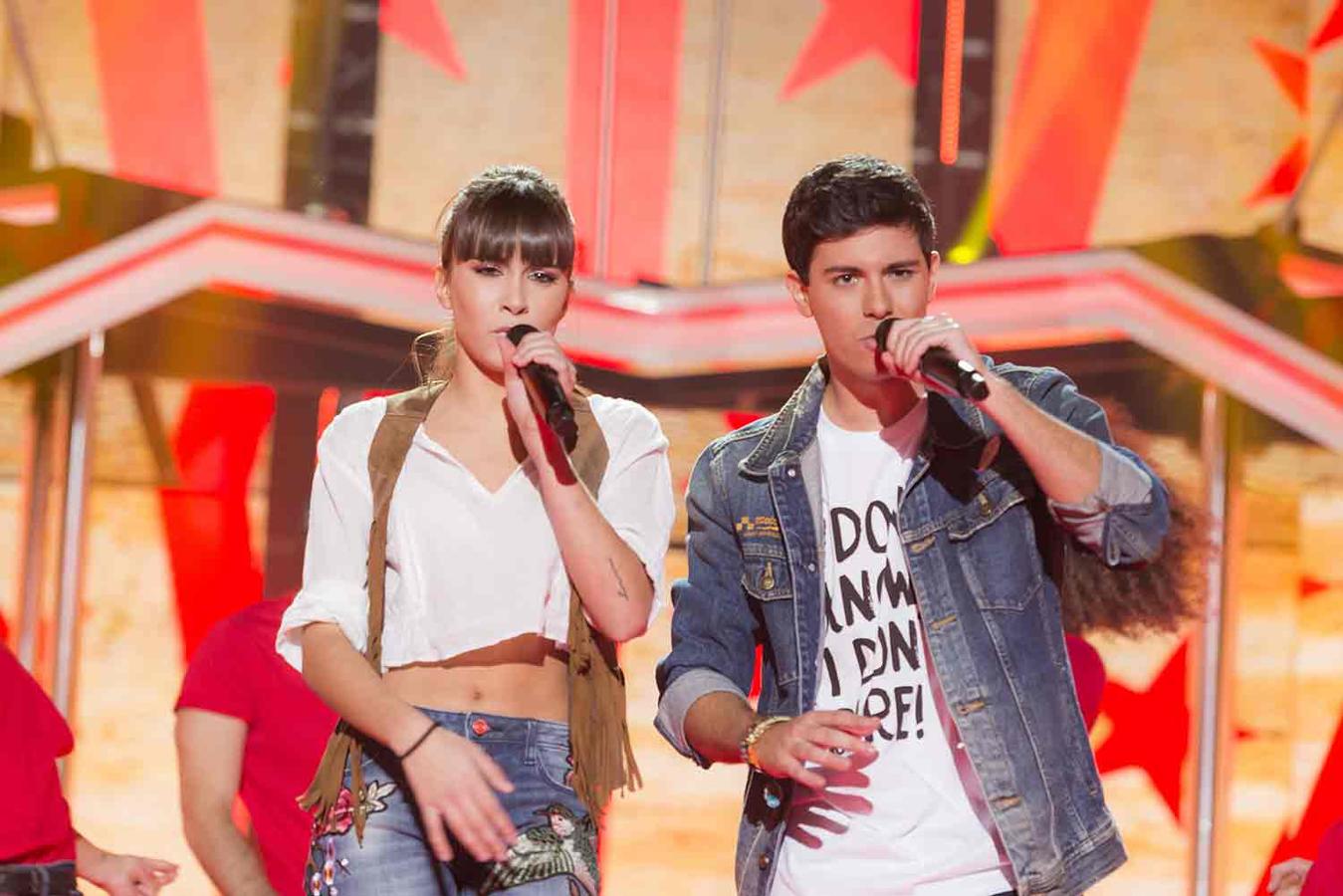 Aitana y Alfred cantaron 'El mismo sol'.
