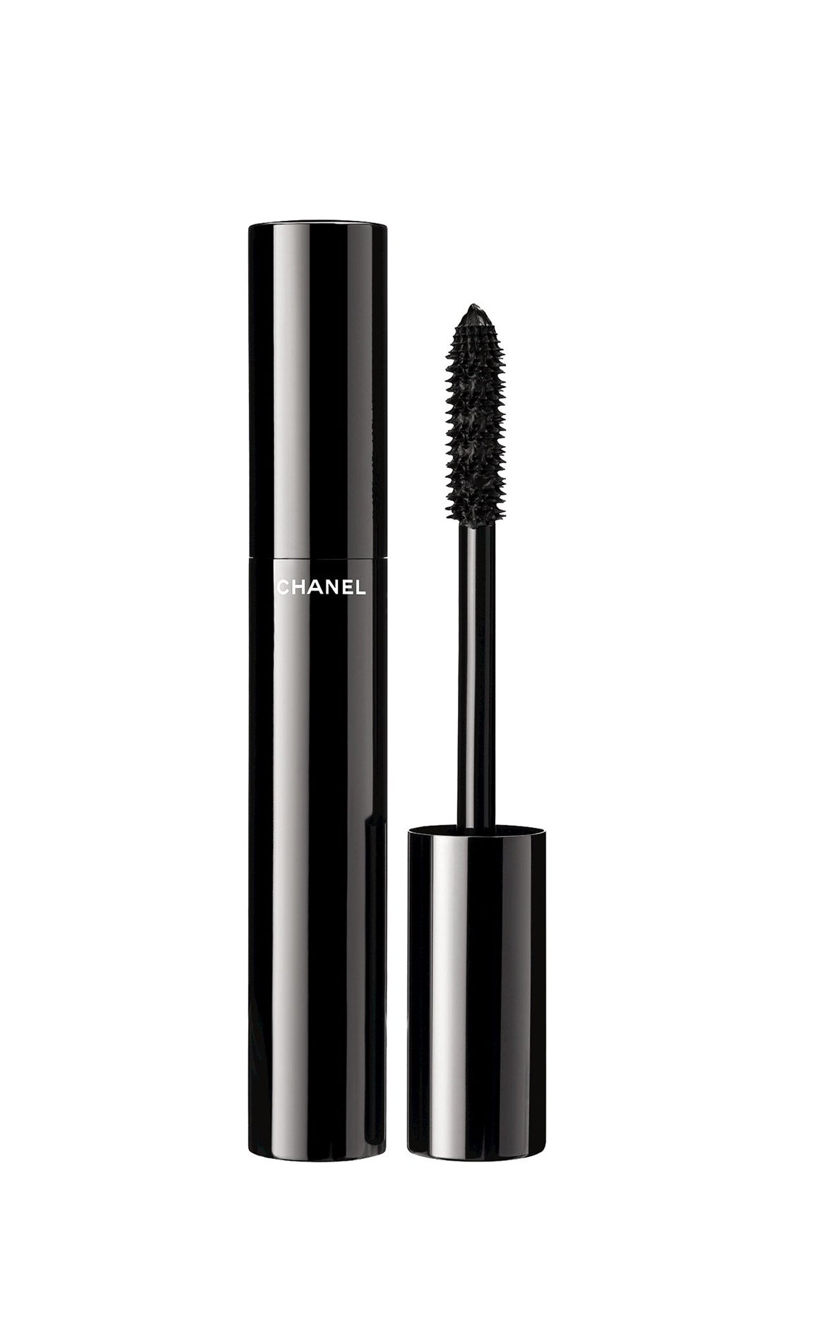 La sinergia cepillo-fórmula permite un efecto volumen intenso para multiplicar las pestañs y abrir la mirada. La fórmula fluida, de secado rápido, resistente al agua y a la humedad, garantiza un resultado de larga duración. El cepillo esculpe el volumen gracias a su diseño de discos en forma de copos de nieve, superpuestos y orientados para un acabado óptimo. (35€)