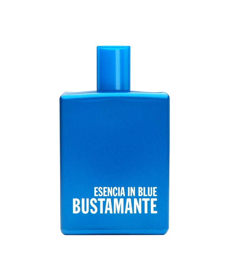 David Bustamante también cuenta con diversas fragrancias en el mercado. El cantante se ha aliado con Puig para lanzar la última. Un aroma fresco y cargado de energía en el que destaca el chispeante limón, el iris, la lavanda y el acorde ámbar.