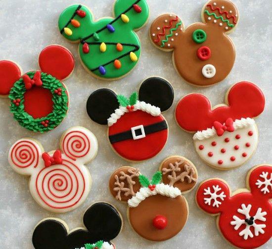 Mickey Mouse es apto para todos y para los postres más. ¡Disfruta de la hora del té con tus originales galletas navideñas!