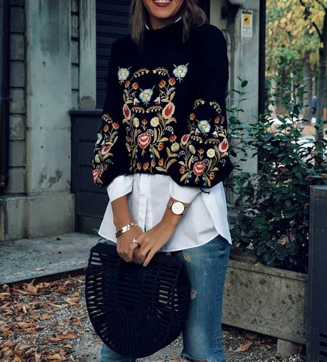 Y en negro funciona tan bien en los looks de punto y denim como el crudo con los vestidos de playa.