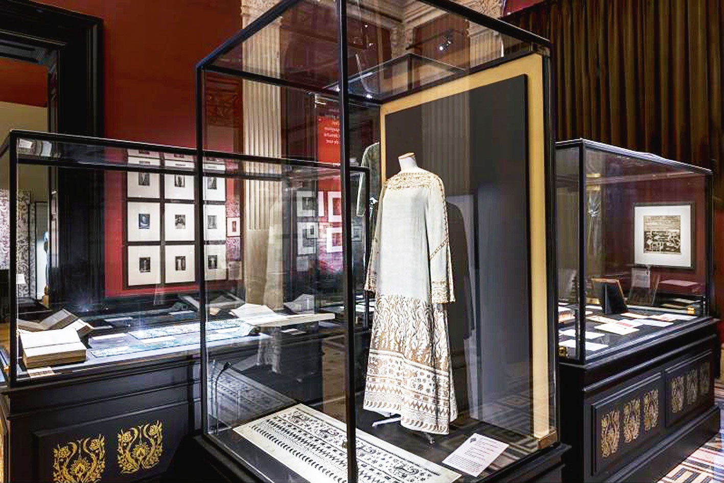 ¿Por qué ir? Maestro invitado. Una exposición en el Palacio Galiera revisa las creaciones de moda de Mariano Fortuny y sus otras facetas.