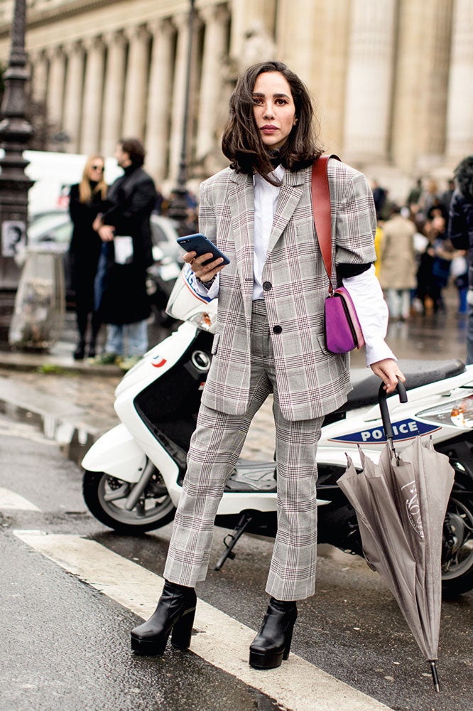 El nuevo estilo masculino-femenino de los trajes de temporada tiene varias claves.