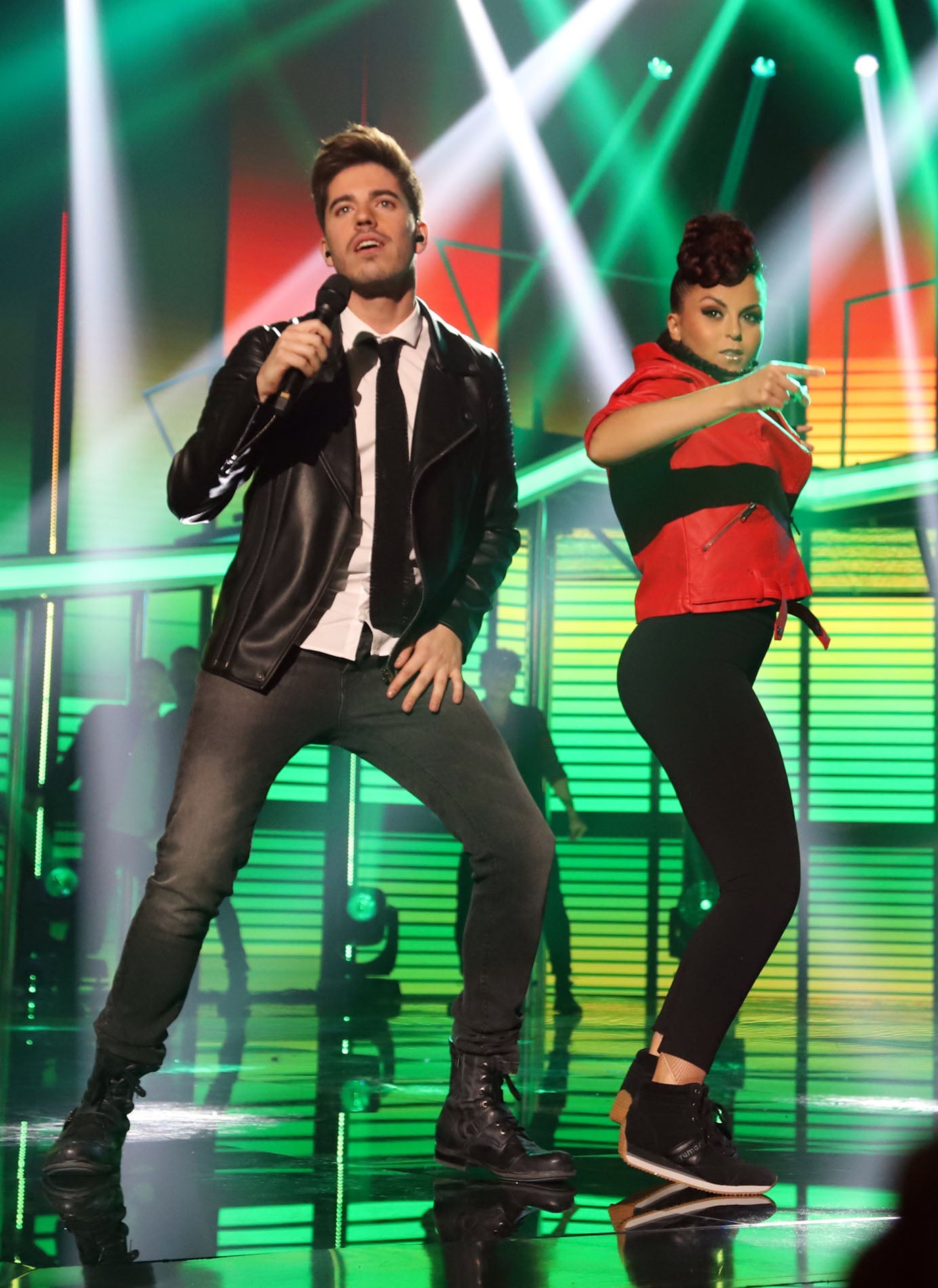 La bailarina que acompañó a Roi en la gala 7 lució un original moño trenzado.