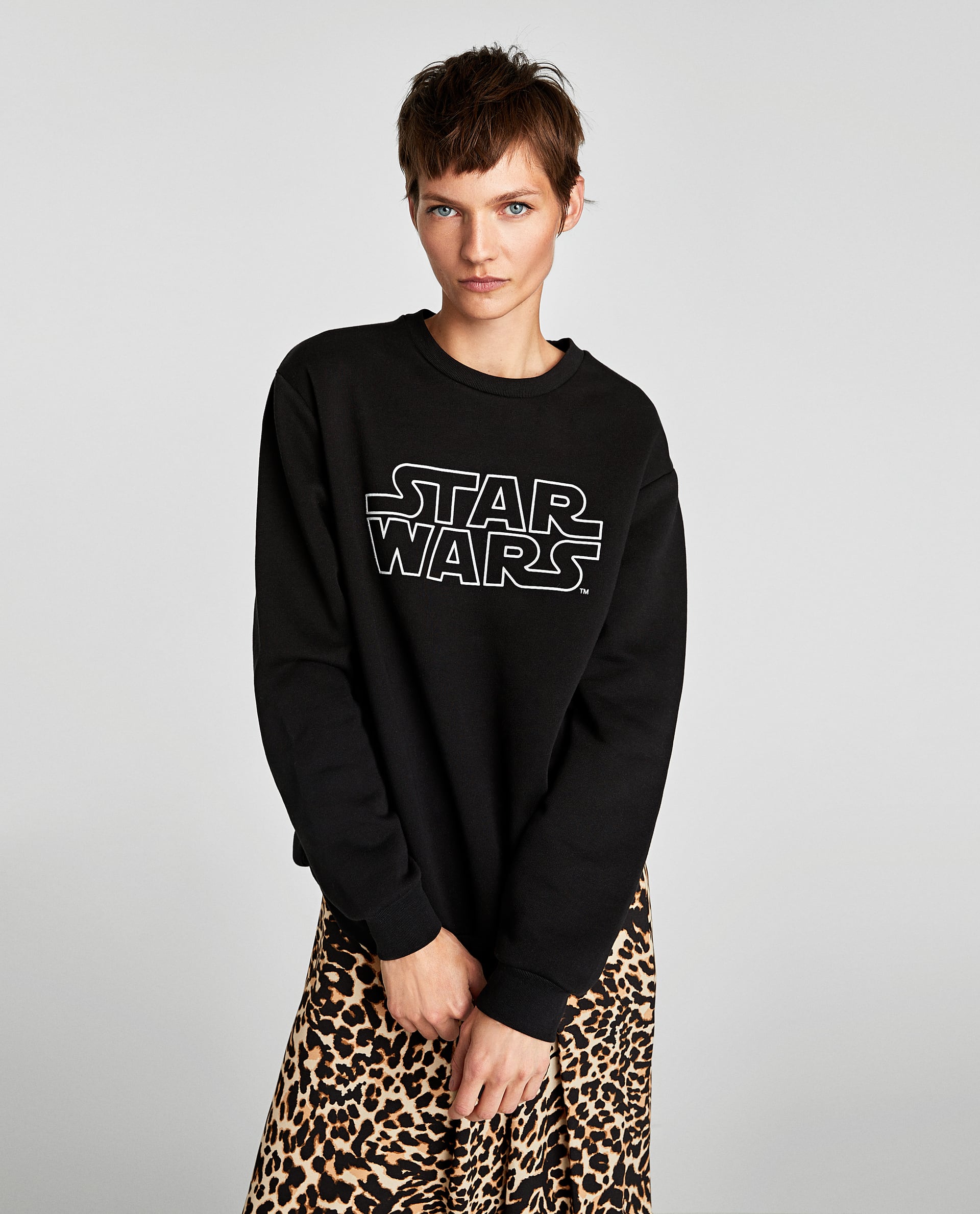 Sudadera de Star Wars en negra, de Zara: 29,95 euros.