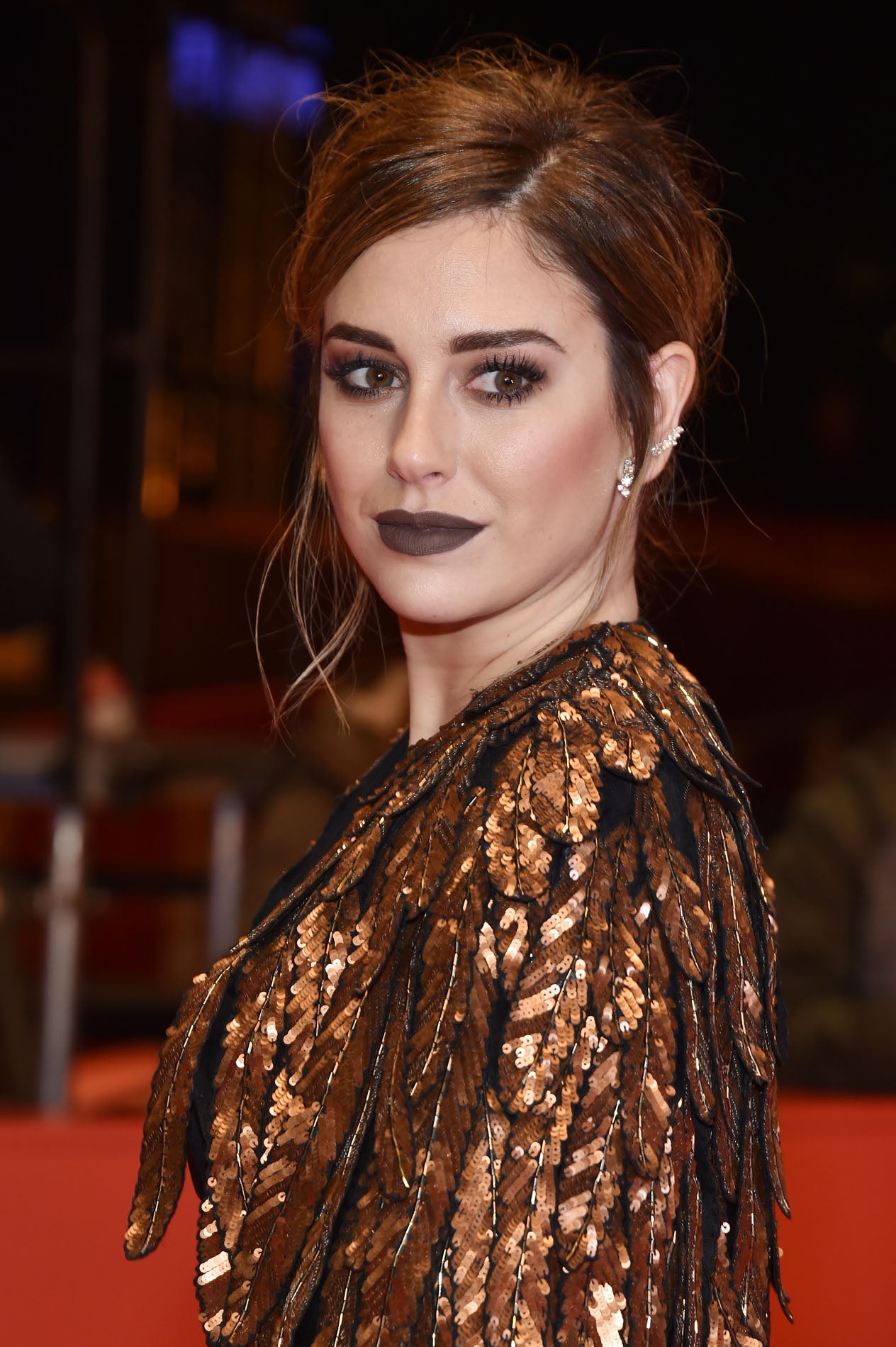 No es fácil llevarlo pero si te gusta el estilo gótico con unos labios oscuros o ‘vamp’, fíjate en Blanca Suárez. Perfecto para Nochevieja.