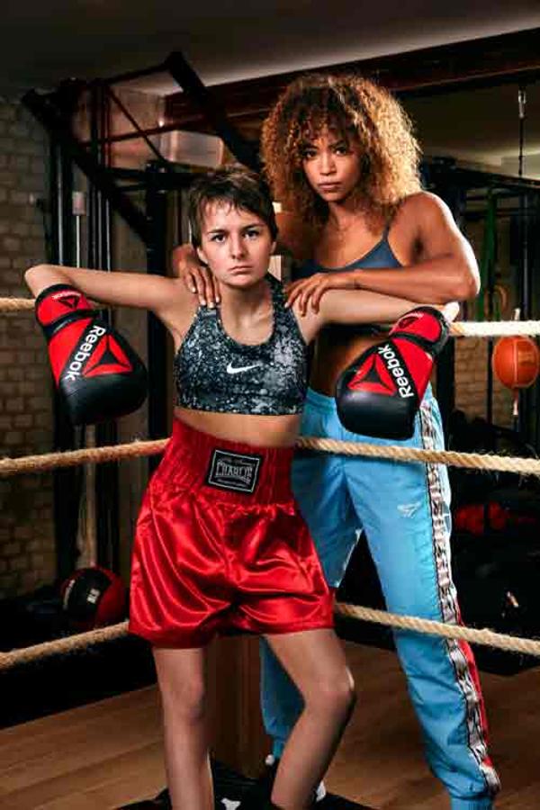 Berta Vázquez posa con Lidia y son enero en este almanaque solidario.