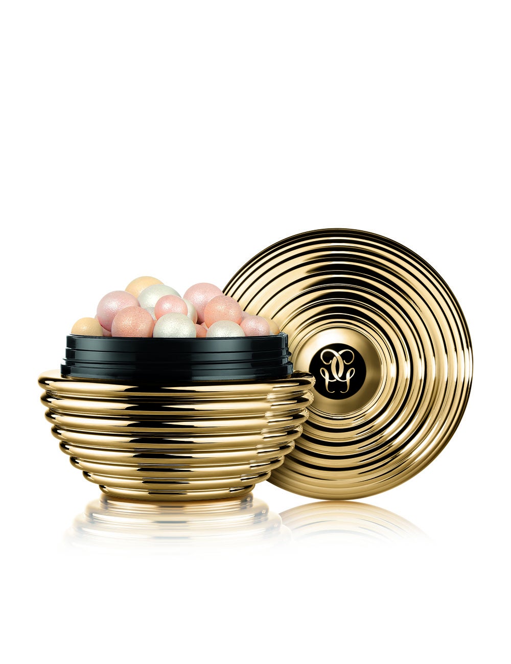 Un estuche pulido al estilo de un antiguo joyero alberga las delicadas perlas de Météorites Gold Pearl de la colección de maquillaje de Navidad de Guerlain (61€)