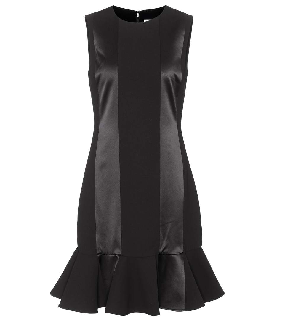 Vestido negro con volante en el bajo de Victoria Beckham para My Theresa. Precio: 426 euros.