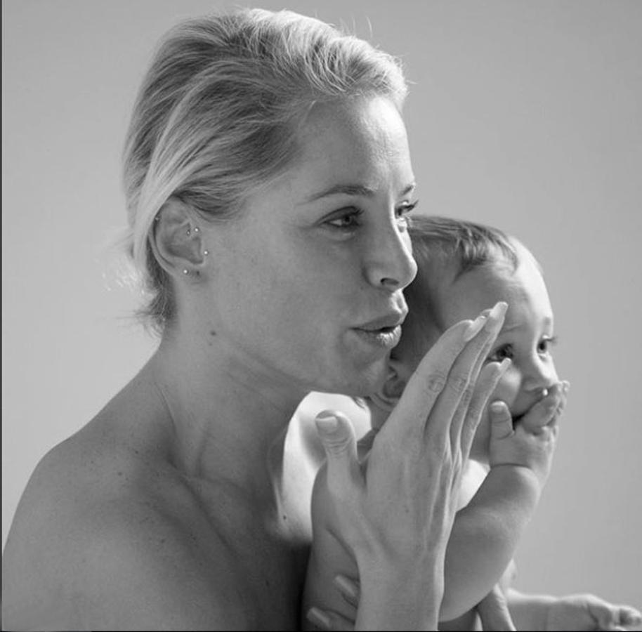 Si hay un bebé mediático en estos momentos en el panorama español, ese es el de Soraya Arnelas. La cantante fue madre a finales de abril.